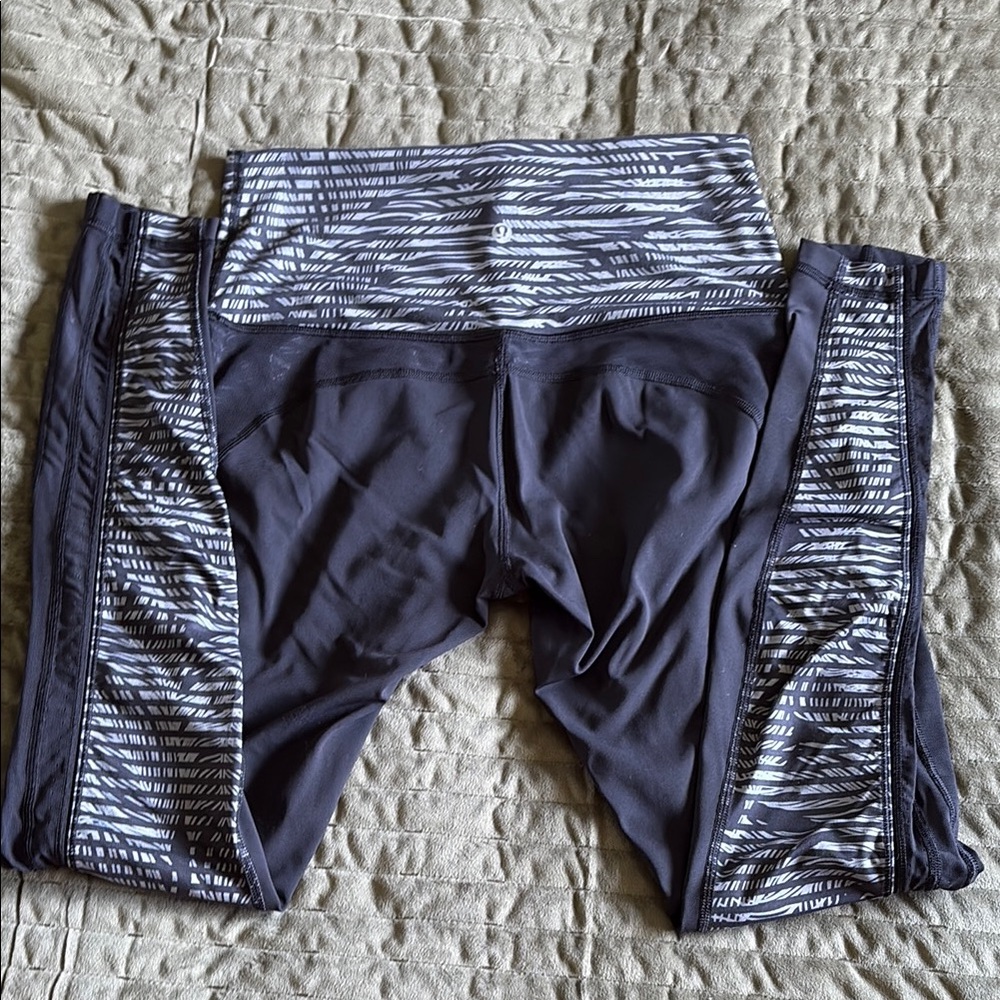 Lululemon Athletica Black and Gray Patterned Leggings